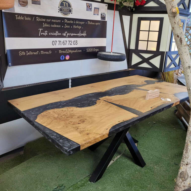 Table bois résine noire