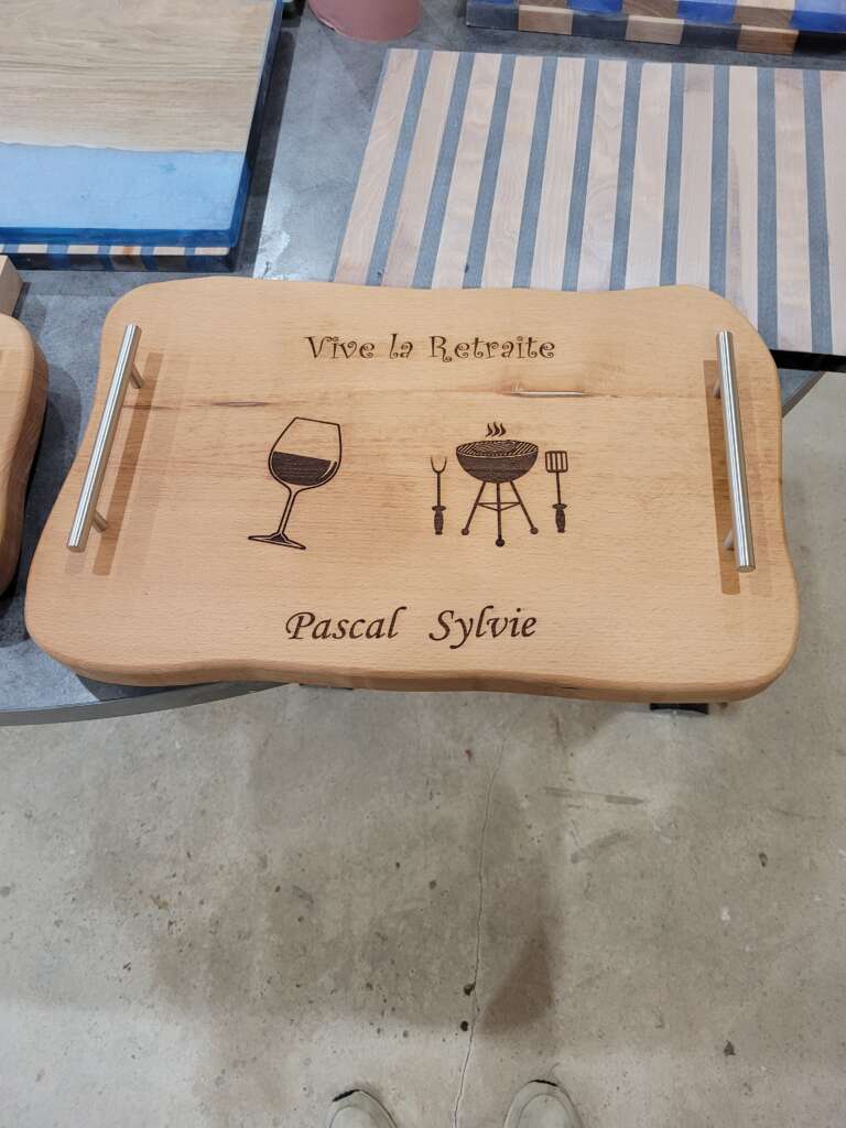 Plateau à poignées