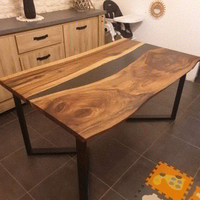 Table bois résine