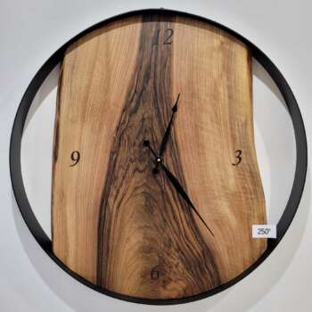 Horloge grand format avec planche verticale